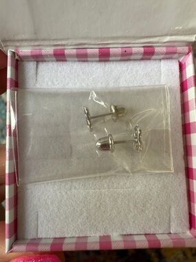 In Season #8 Sterling Silver Baby/Toddler Screw Back Earrings NWT